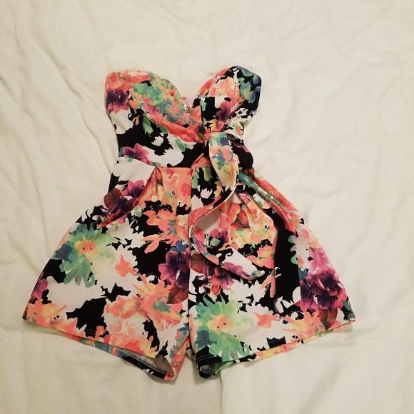 🏵Floral Print Romper🏵 - Picture 2 of 4